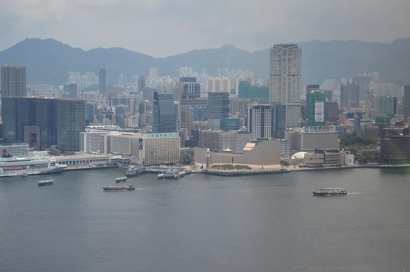 爱上一座城是什么歌,爱上一座城歌曲原唱完整版