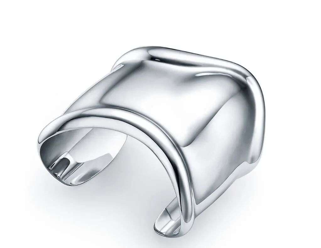 夏天担心藏不住“蝴蝶袖”？集齐明星博主教你“手镯转移*法大**”