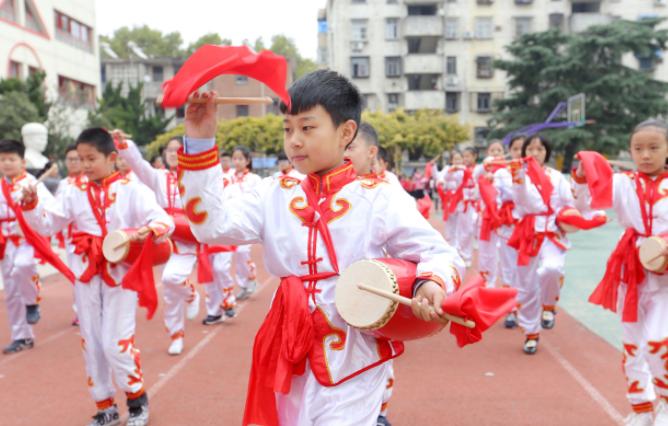 小学生作文《我的妈妈真虚伪》，老师笑到肚子疼，妈妈：手有点痒