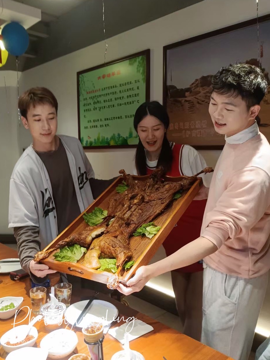 羊瑞堂|毕业季吃烤全羊，看夕阳欣赏鼓浪屿美景满满仪式感