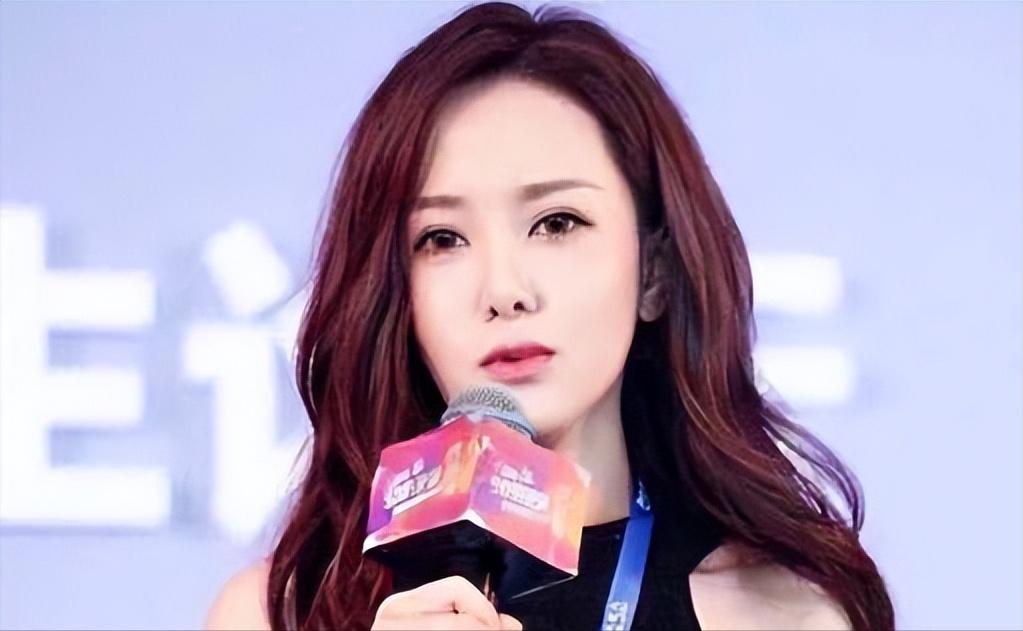 安倍遇刺身亡在场女保镖引热议,安倍被刺杀属于什么事件