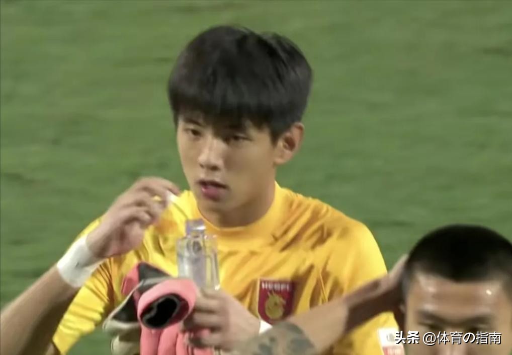 足球队员李磊,李磊守门员