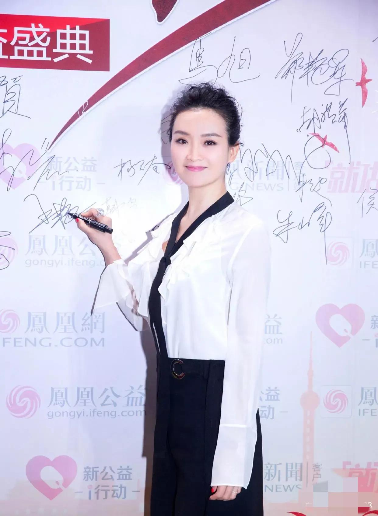 刘亦菲宋轶蓝色礼服,刘亦菲和宋轶谁更美