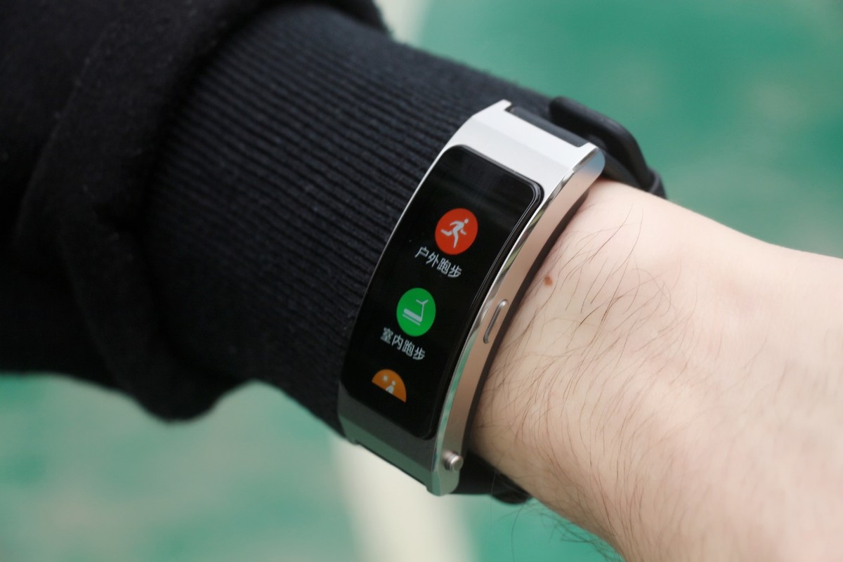 手环耳机二合一华为b7上手体验,华为什么时候发布新款B7手环