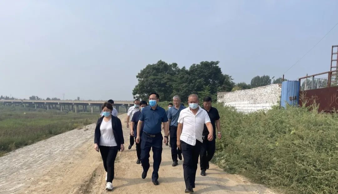 区领导督导环境污染防治工作,县领导开展巡河巡林工作
