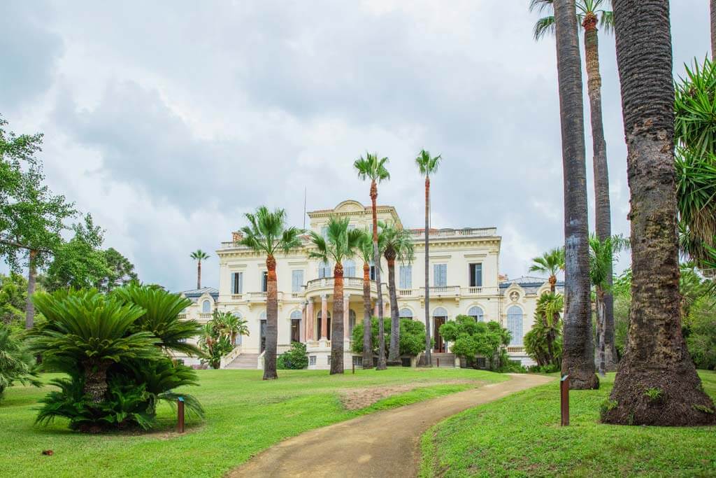 戛纳小城,戛纳电影节出现美丽的风景线