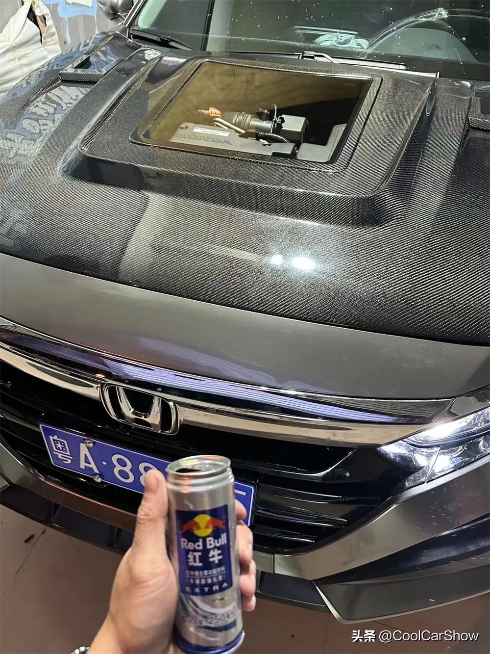 十代雅阁内饰碳纤维改装案例,十代雅阁改装多功能屏幕