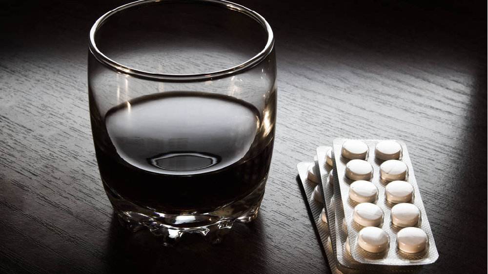 男子1斤白酒+12粒头孢，没有发生双硫仑样反应，医生大惑不解？