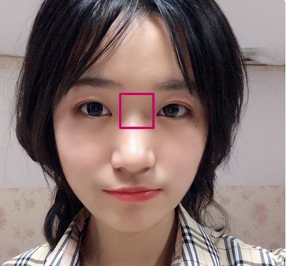 什么样的塌鼻子好看,那些塌鼻梁却好看的人