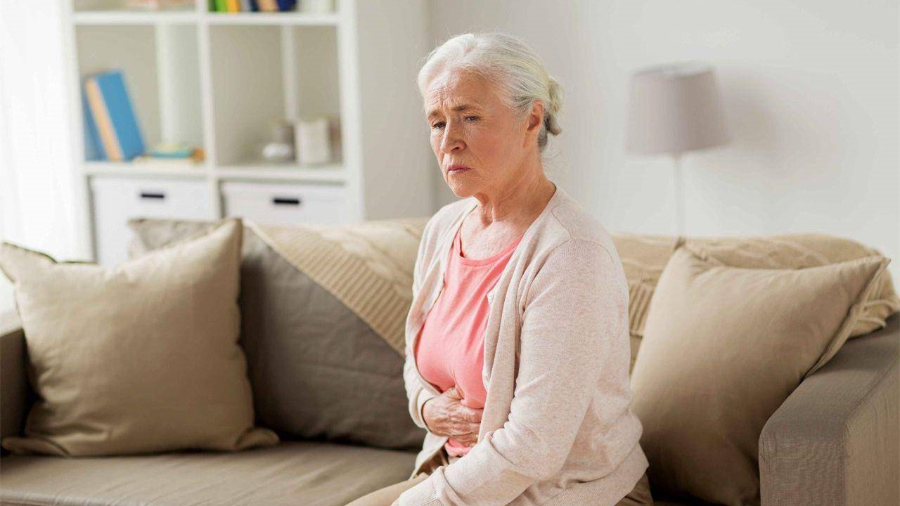 公公耐不住寂寞，儿媳妇知道后主动帮忙，最后被抓！