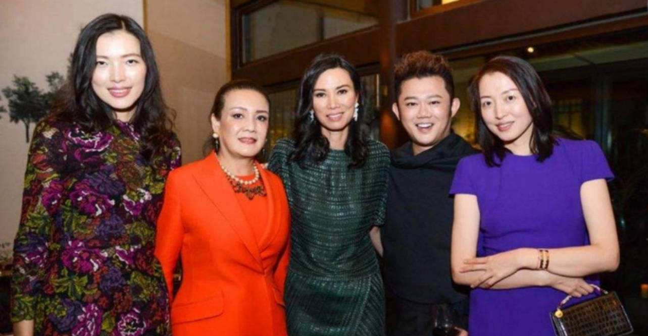 张兰上台演讲说一无所有,张兰经历过失败以后现在的身价