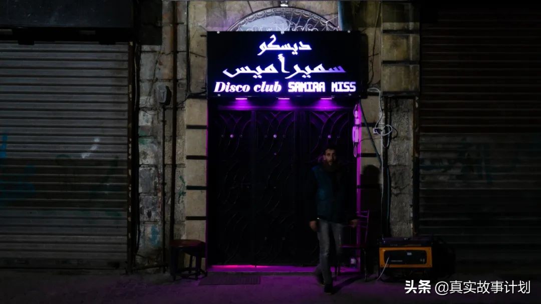 夜店位置越靠近dj台越贵吗,酒吧离居民区距离20米可以吗