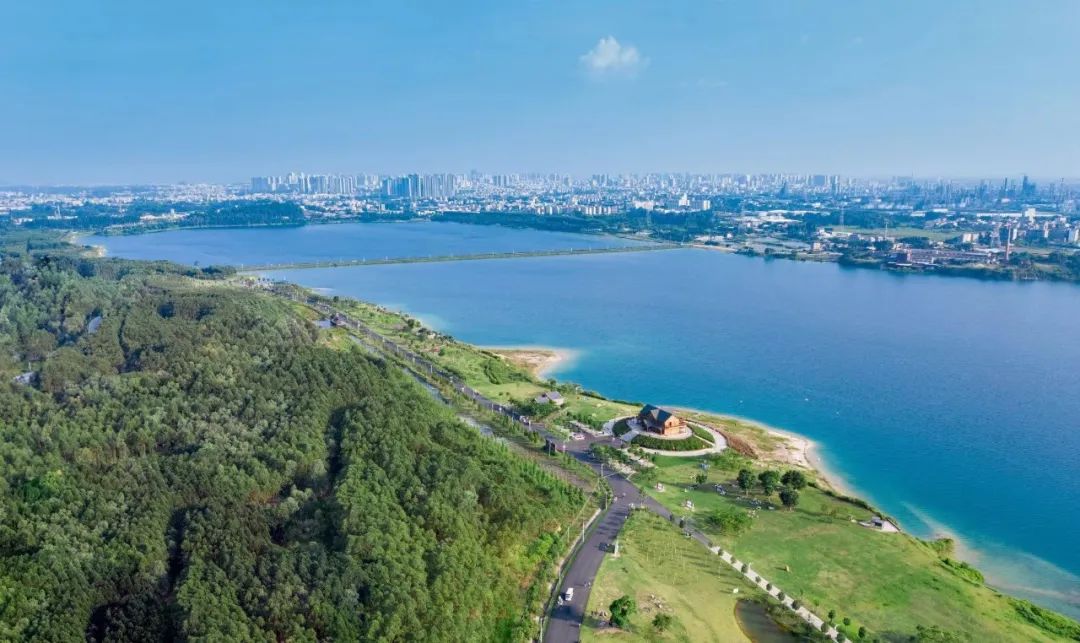 了不起的露天矿——踩着“金库”建公园（美图高能）