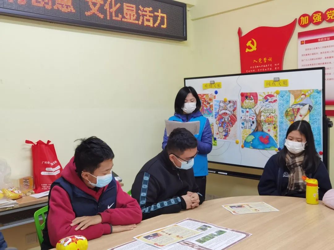 手提花灯探南源，共迎新春乐开颜