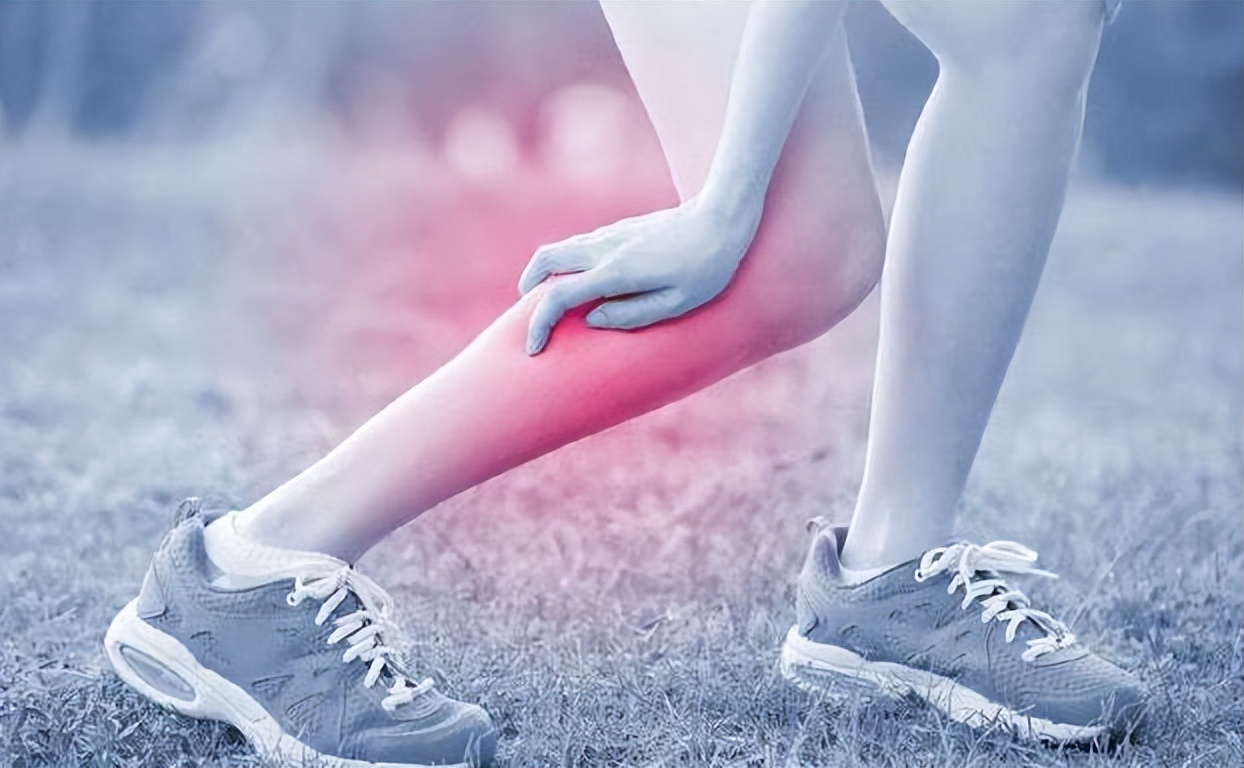 睡觉时脚突然抽筋是缺钙吗,睡觉突然脚抽筋有什么预示吗