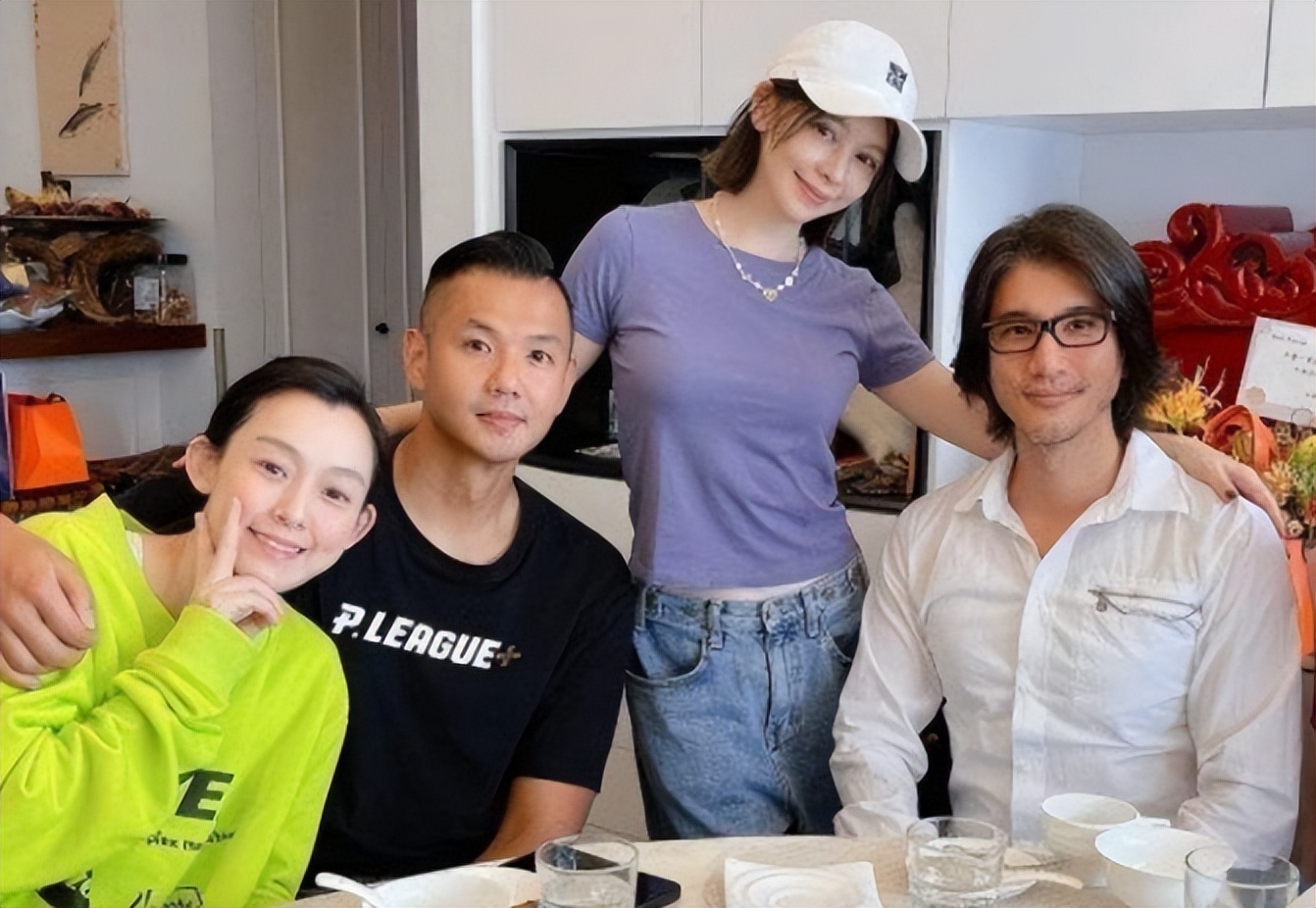 假装高贵、喜欢炫富、爱傍富豪，这些台湾女星活该没有好下场