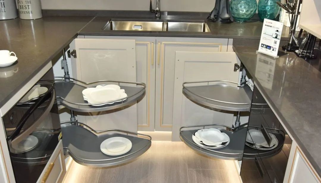 理想厨房与现实的厨房对比,年轻人的理想厨房是什么样