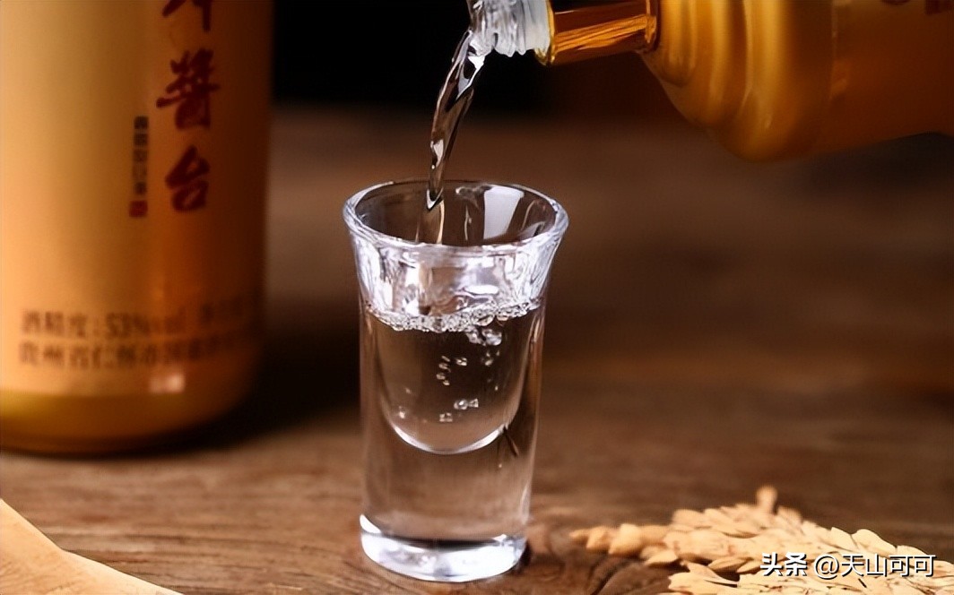 啤酒易拉罐和玻璃瓶装哪个口感好,啤酒易拉罐好还是玻璃瓶装的酒好