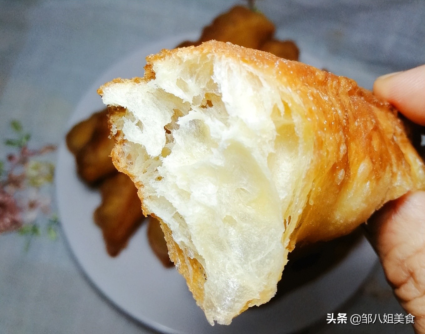 炸油条要怎么发面才能炸出油条来,油条怎么炸才酥脆又蓬松