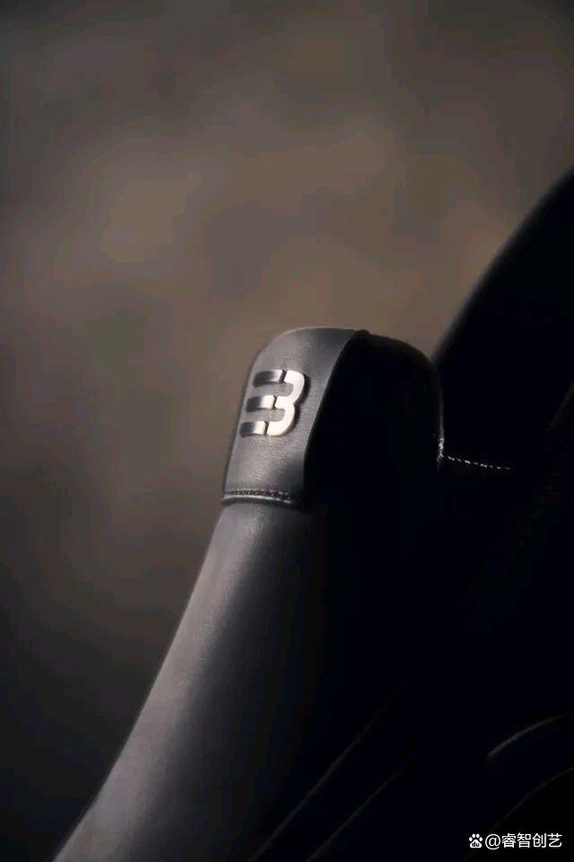 饥饿营销？NAMESAKE首款鞋履，造型前卫与可回收材质，日产三双