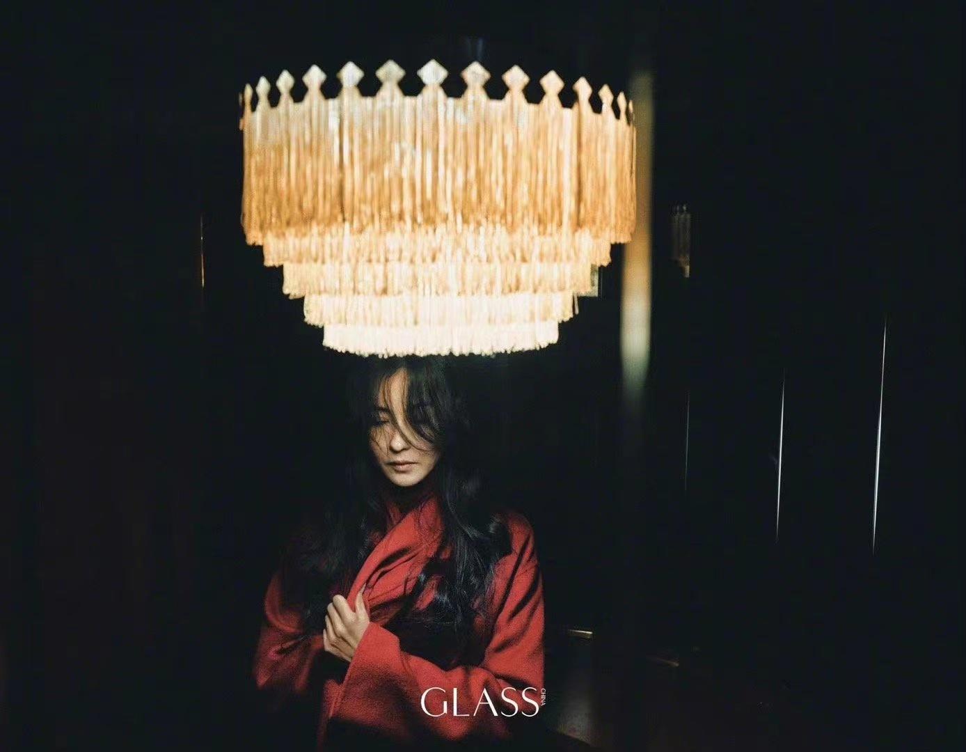 张柏芝最新广告穿的风衣配鲨鱼裤,张柏芝最新皮衣造型