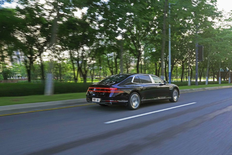 海川品车评测,捷尼赛思g90加长版试驾