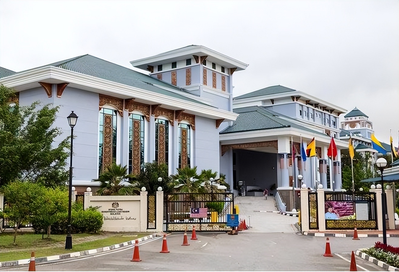 16岁女孩被亲妈卖,16岁少女被父母卖后续