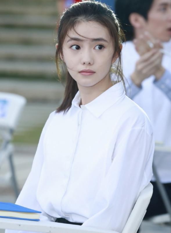 国民妹妹张子枫演技备受大众认可,演技派四小花旦张子枫