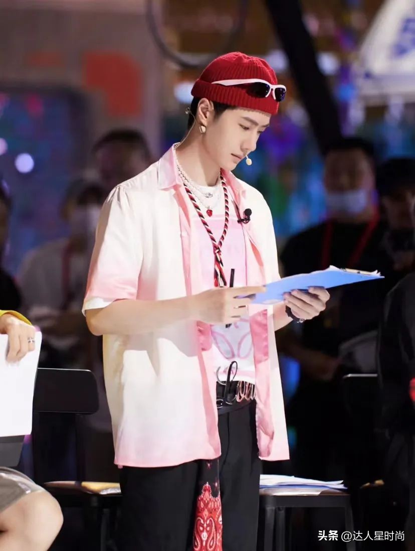 让王鹤棣、鹿晗、龚俊、王嘉尔、白敬亭告诉你：男生穿粉色有多帅