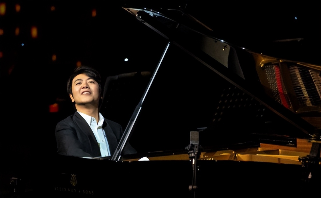 郎朗：钢琴为他带来了名与利，但同时也险些“毁”了他