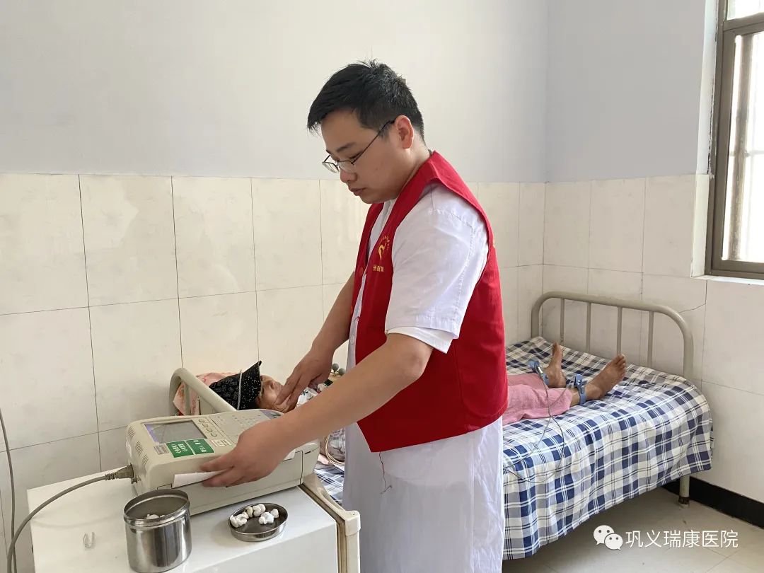 【文明单位】巩义市委*战统**部联合巩义瑞康医院走进米河镇铁山村开展“四送一助力”送健康义诊活动