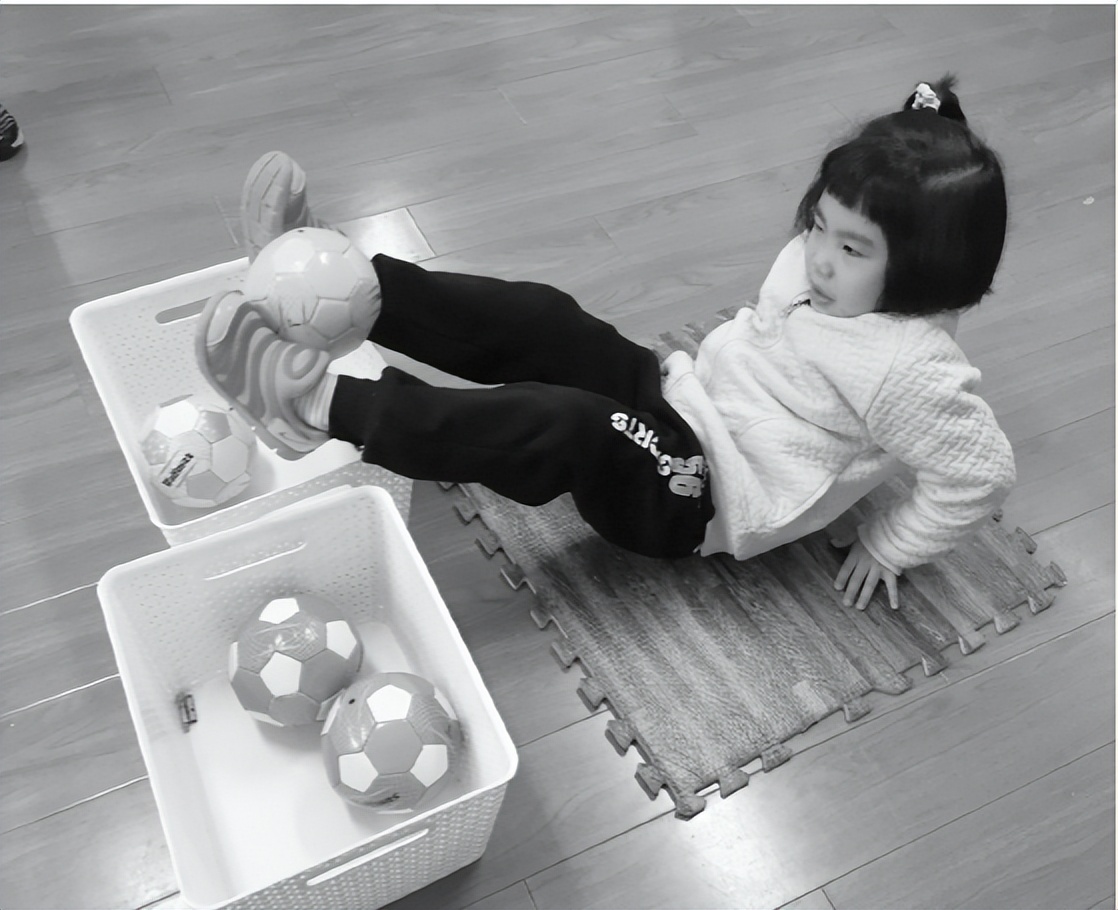 体育课自制体育器材,体育课有趣的体育器材