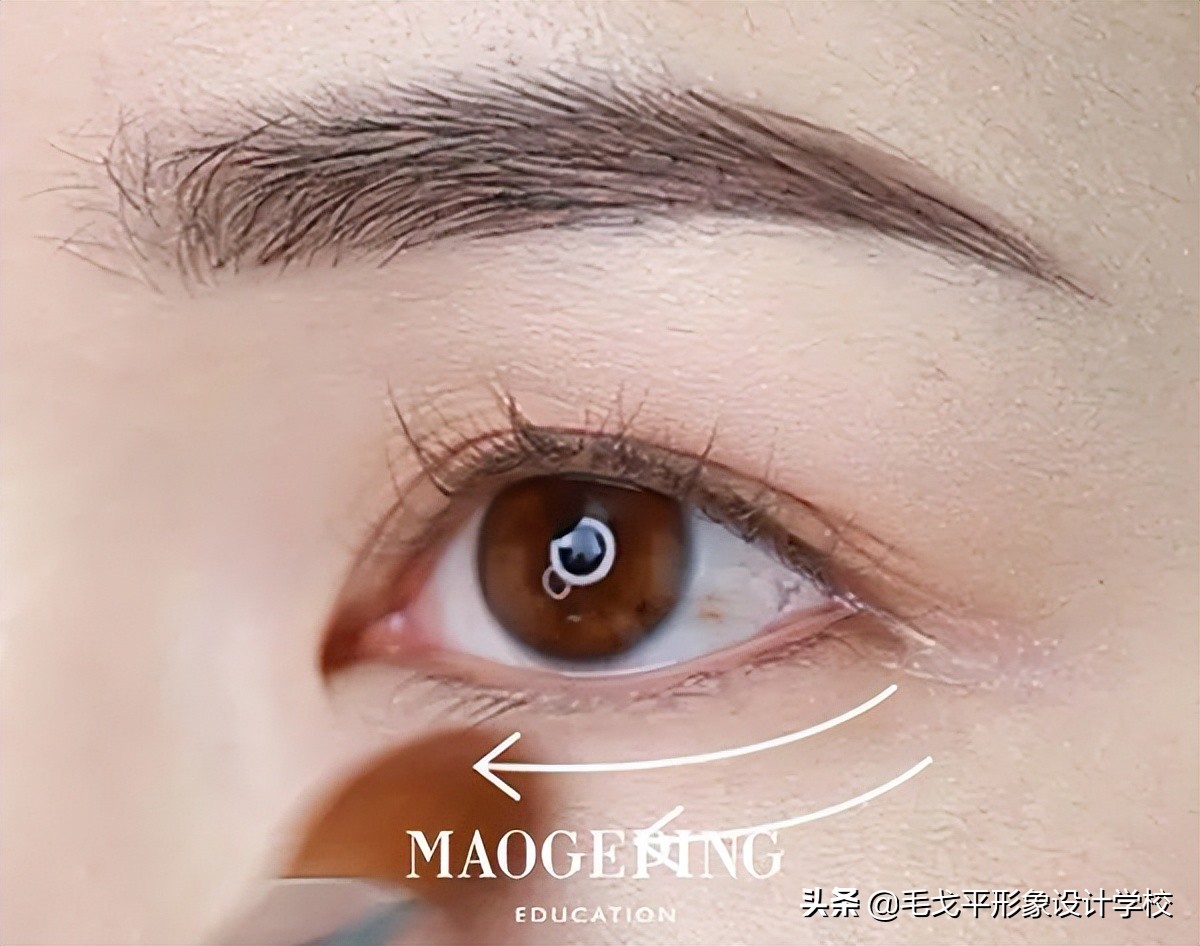 眼妆画着有点脏是什么原因,眼妆显脏是什么原因引起的