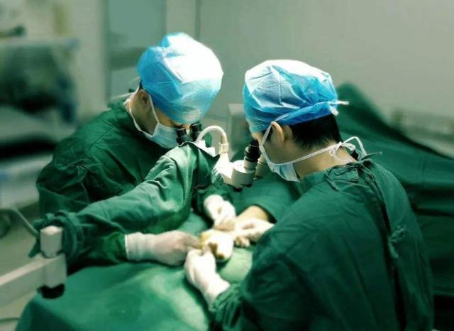 手术时，医生切开的伤口怎么不流血？说出真相