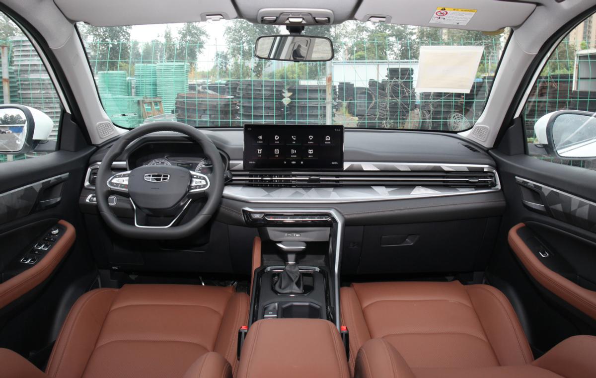 不到7万这台suv真的很出众,这款suv稳重成熟质感满满很上档次