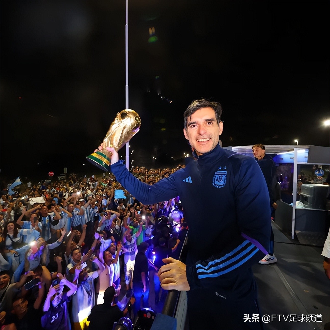 教练席上的球员,教练席