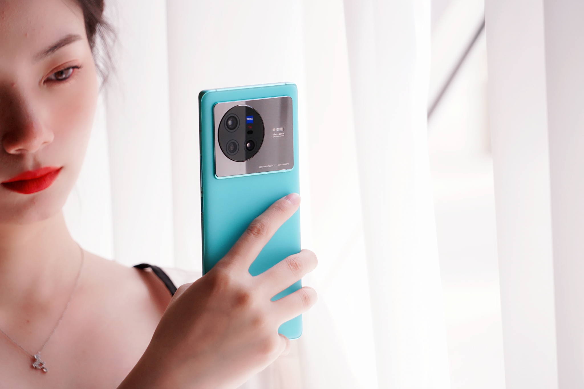 vivox80pro天玑9000吃鸡画质,vivox80pro旅程版抗摔测试