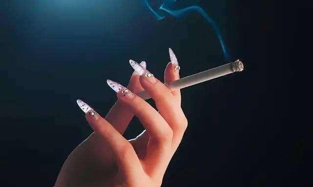 十种被列入黑名单的香烟,老烟民注意了九种烟被列入黑名单