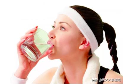 一喝水就尿多是不是肾脏正常,一喝水尿就多肾脏是好还是坏