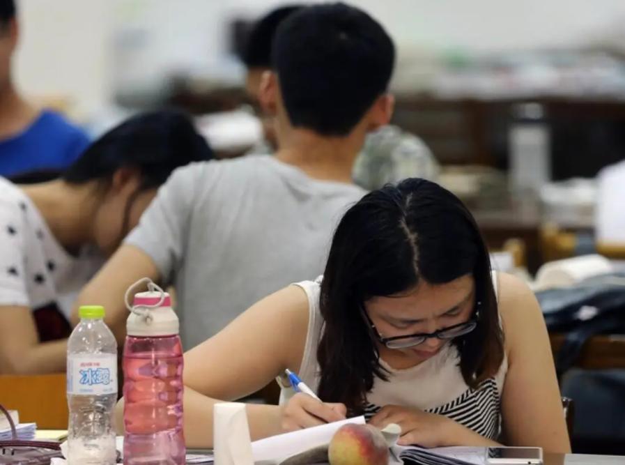 专科就业前景好最吃香的专业,研究生就业十大吃香专业