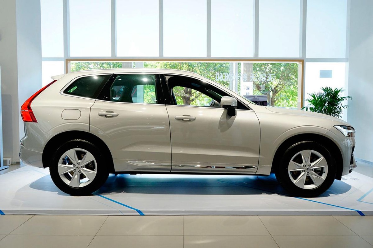 沃尔沃xc902022款t8试驾评测,沃尔沃xc602022款哪个颜色好看