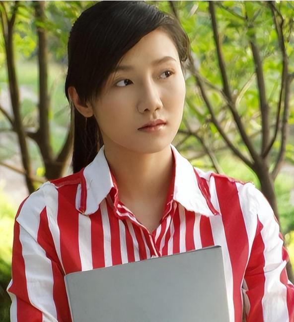 杨烁终于活成你想要的样子,杨烁从年轻到现在颜值变化