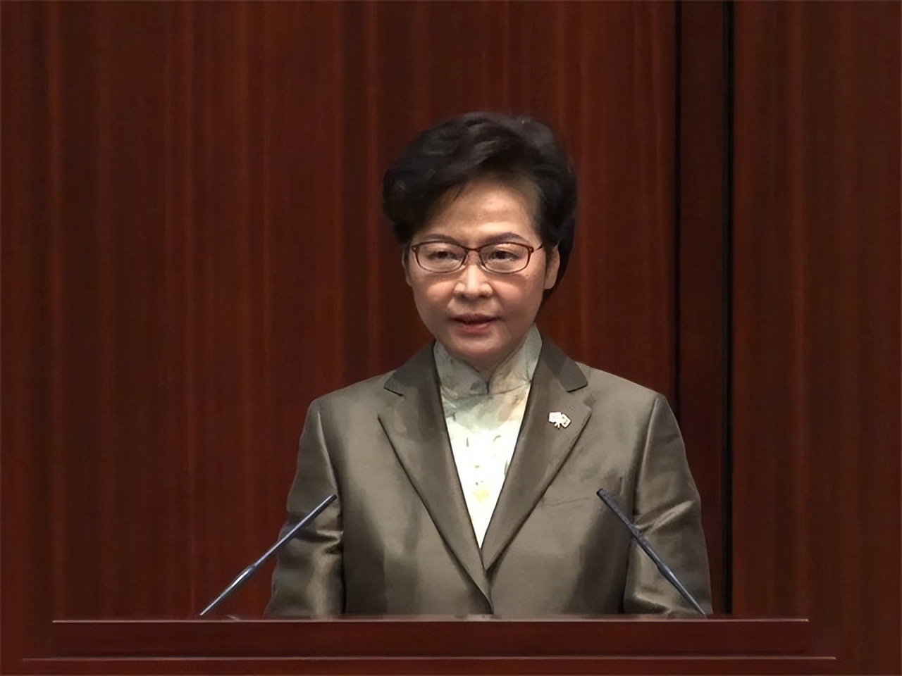 林郑月娥:卸任香港特首后,租200平米房子住,一直没在香港买房