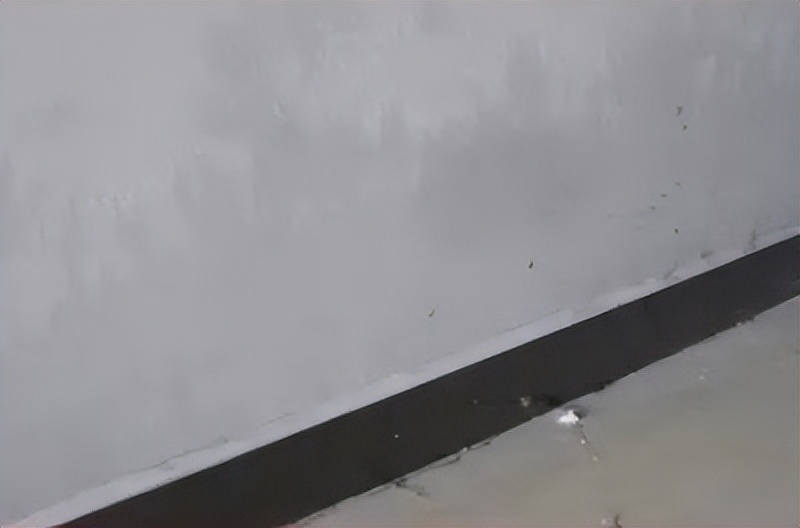 墙面返潮返碱掉皮怎么处理,墙面返潮的解决办法