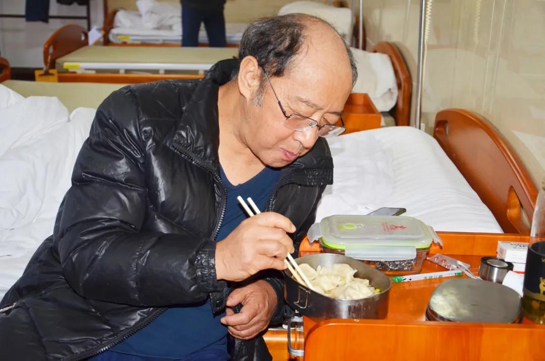 「暖心闻」西安天颐堂中医医院冬至日为患者送上一份“暖心”的健康饺子，愿疫情早日离去，望患者早日康复