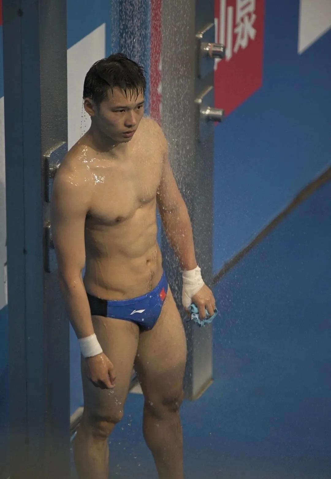 陈艾森双人默契跳水,陈艾森跳水队腹肌