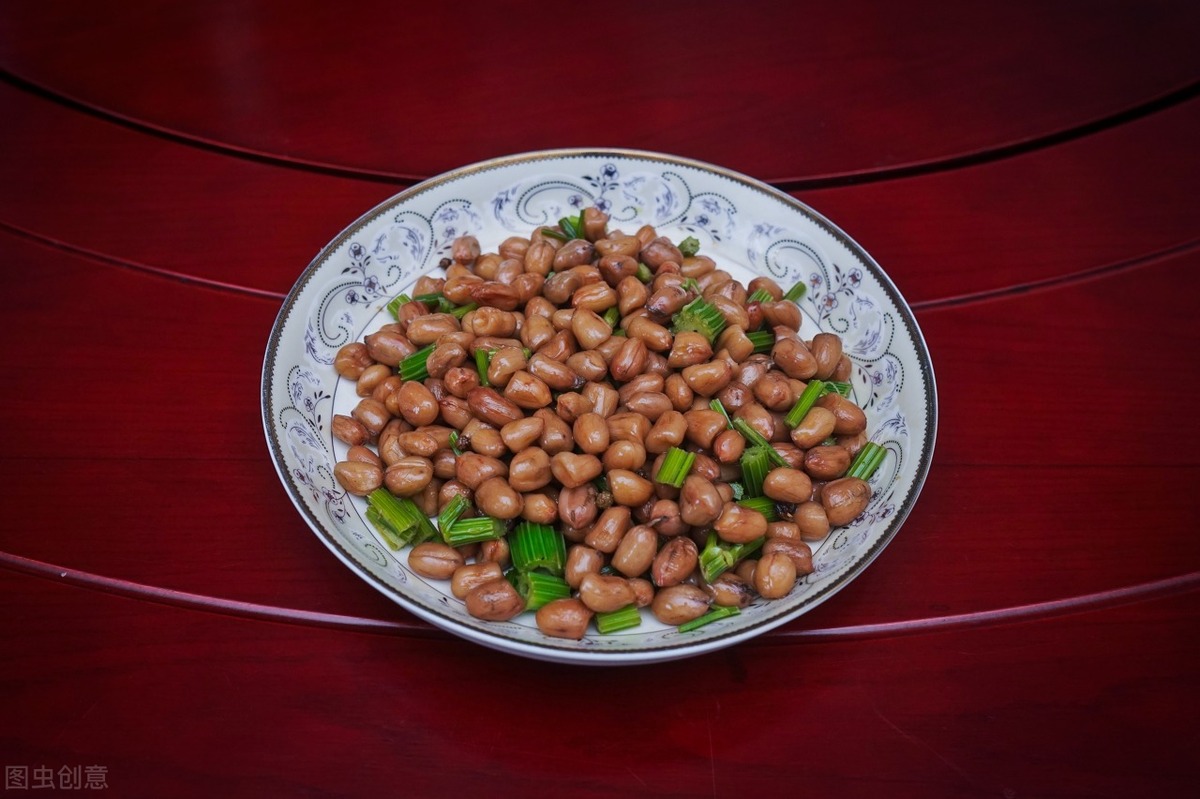 喝酒真的不能吃花生米吗？提醒：3种食物尽量不要做下酒菜