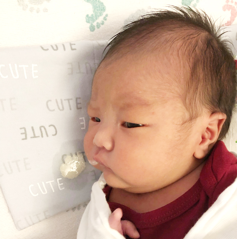 宝宝频繁吐奶怎么办视频教程,婴儿频繁吐奶的原因和解决方法