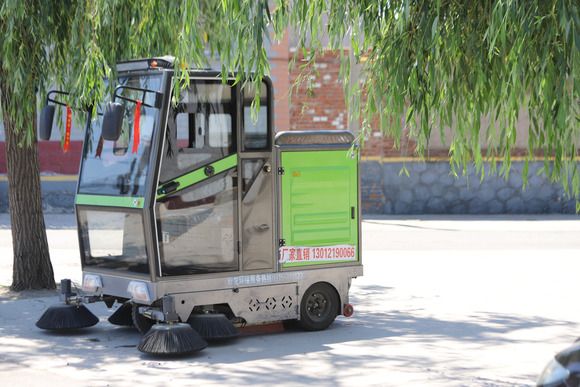 小型扫地机清扫马路使用方法,扫地机使用和维护技巧