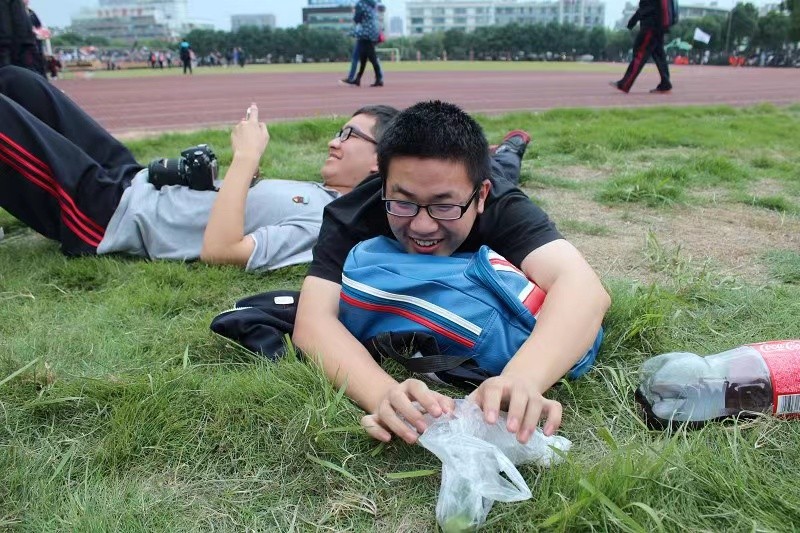 上班族辞职创业月入10万,95后的我裸辞创业